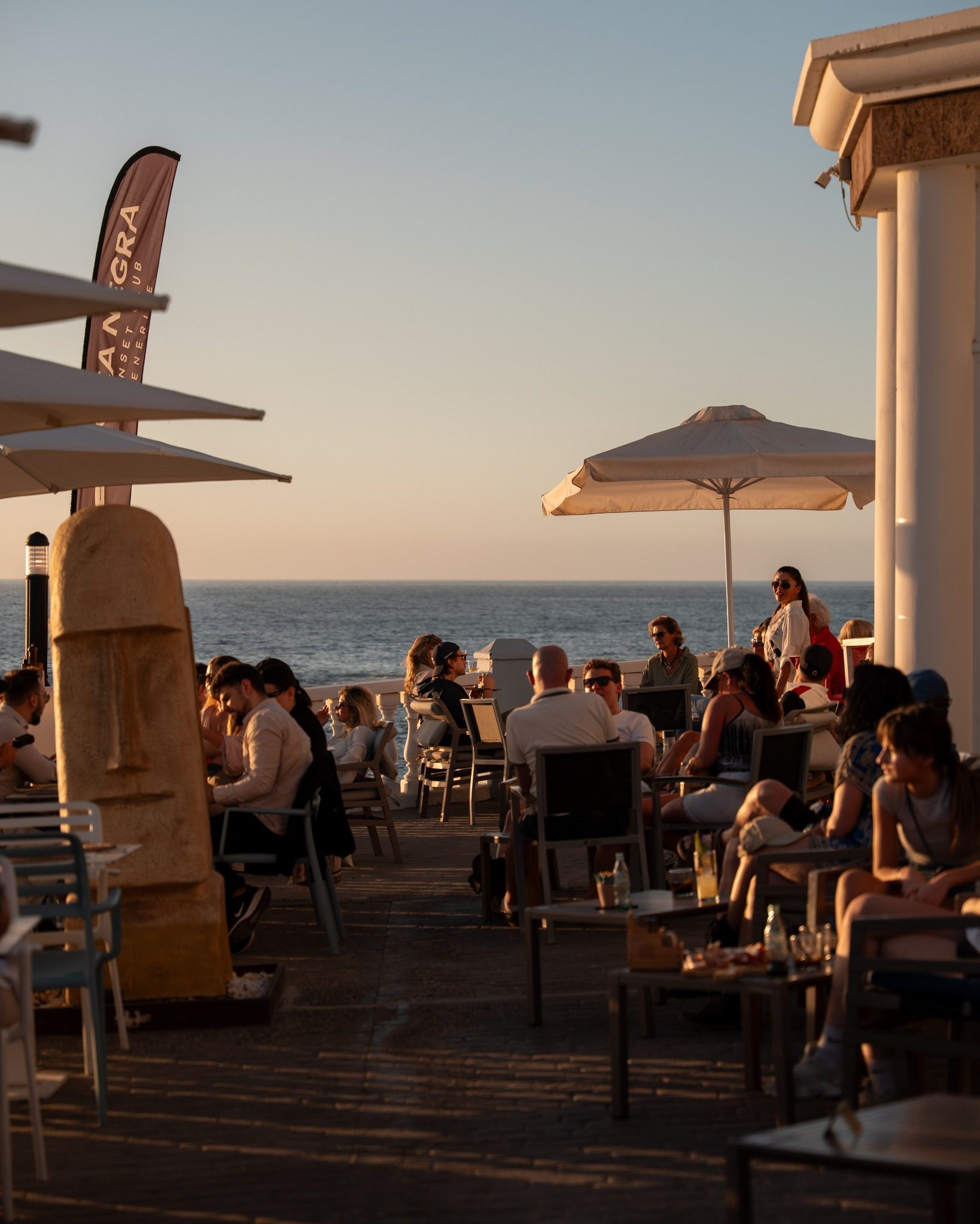 Terraza Roca Negra al atardecer